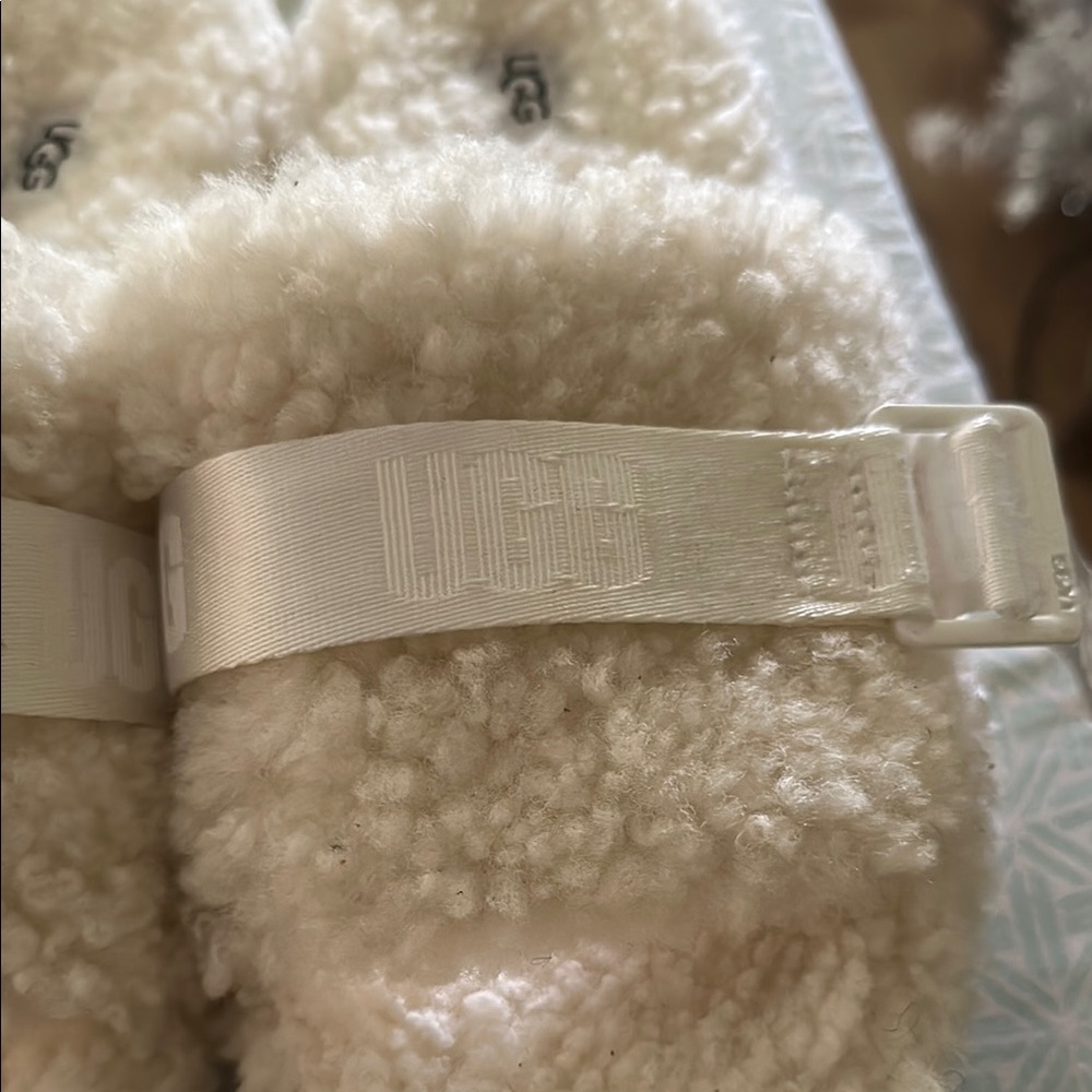 UGG Cream Fluffy Footwear - Picture 5 of 6